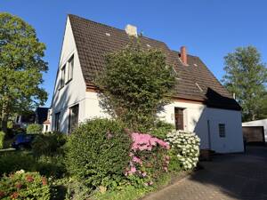Charmantes Ein-/Zweifamilienhaus mit großem Garten in Bremen-Schönebeck - viel Potenzial!