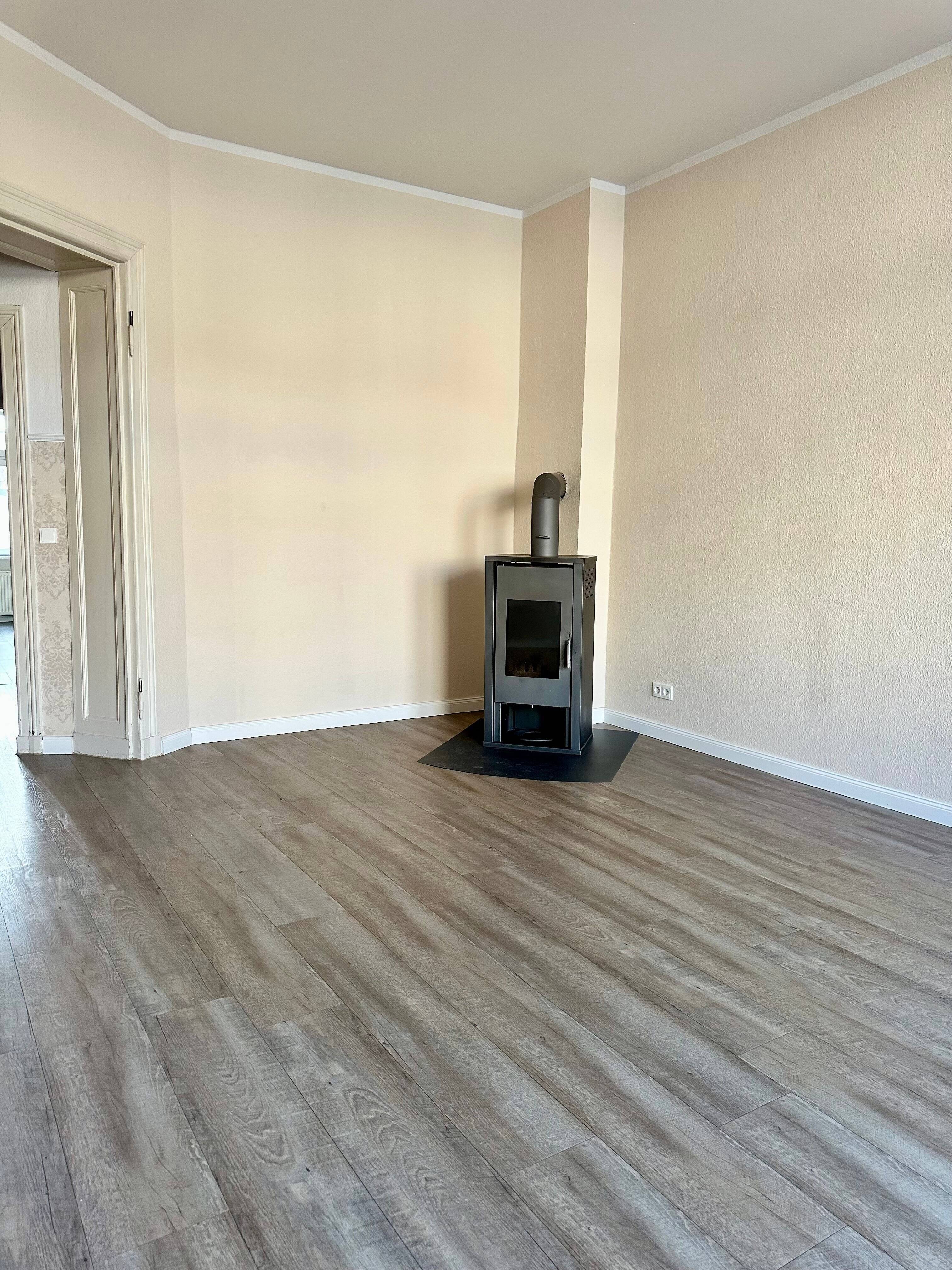 2-Zimmer Wohnung mit Kamin, Balkon und Parkplatz in Stadtfeld Ost zu vermieten – Magdeburg – Vorschaubild 4