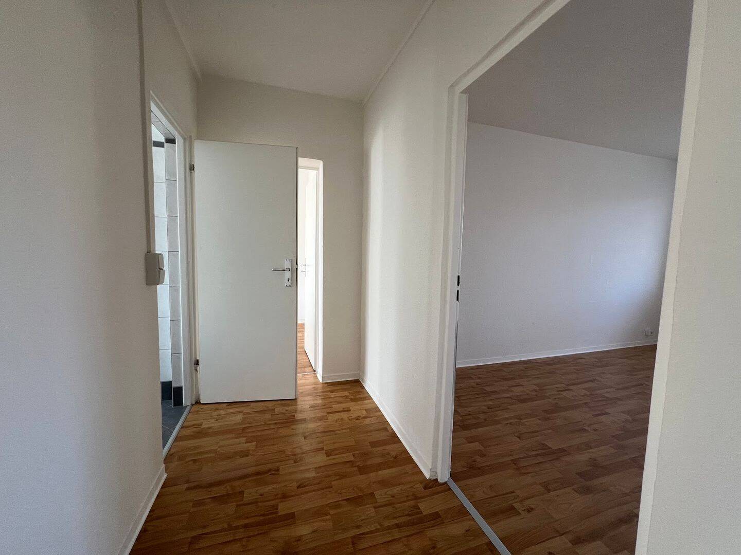 3-Raum-Familienwohnung sucht Sie ... SpielPLATZ im Innenhof – Chemnitz – Vorschaubild 7