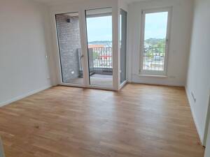 Zentrumsnah und seitlicher Wasserblick: 2-Zimmer-Wohnung mit Loggia