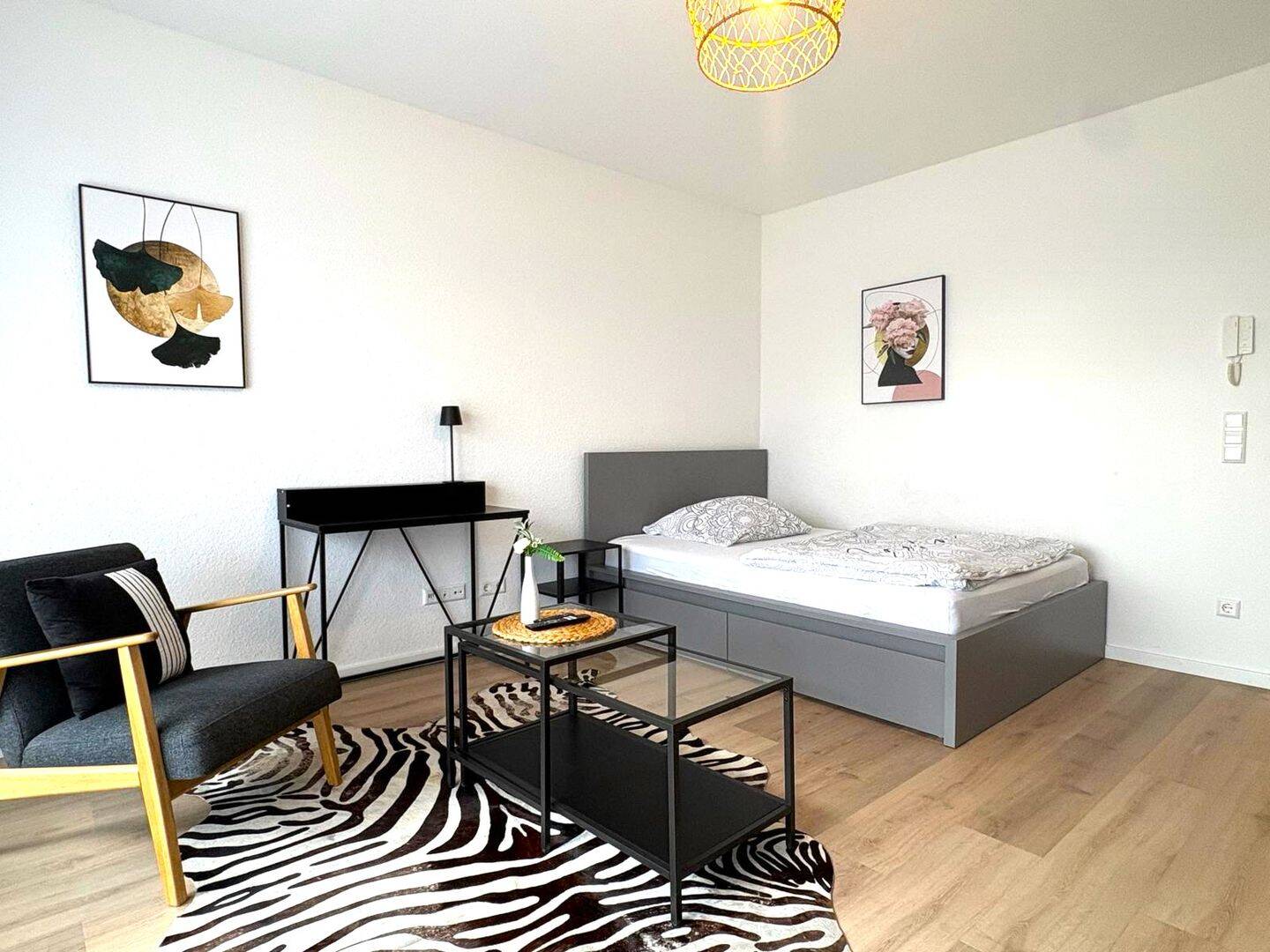 W1 - Attraktive Erdgeschosswohnung mit zwei Balkonen & besonderem Wohnkomfort! – Mannheim – Bild 1 von 8