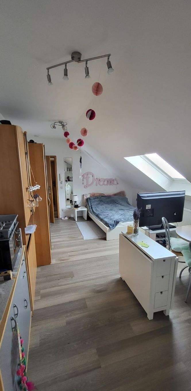 Helle und freundliche 1-Zimmerwohnung für Studenten ! Anfragen, bitte per E-Mail ! – Erlangen – Vorschaubild 3