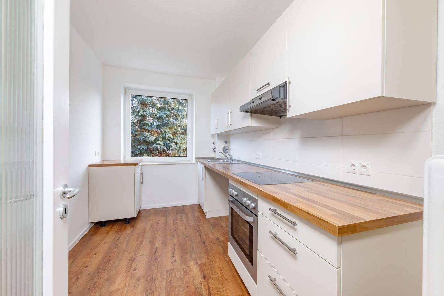 Ruhig gelegene Drei-Zimmer-Wohnung mit Balkon – Hamburg – Vorschaubild 4