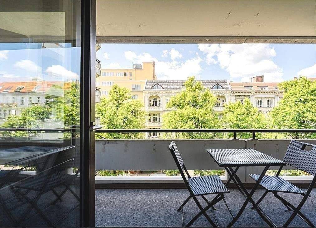 Sanierte City-Wohnung in begehrter Wohnlage nahe Steinplatz – mit separatem Tiefgaragenstellplatz bei Bedarf