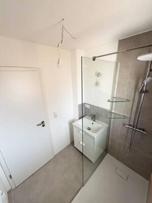 Frisch komplettsanierte 4-Zimmer-Wohnung mit Einbauküche & Balkon in Stuttgart-Bad Cannstatt – 70372 Stuttgart – Vorschaubild 3