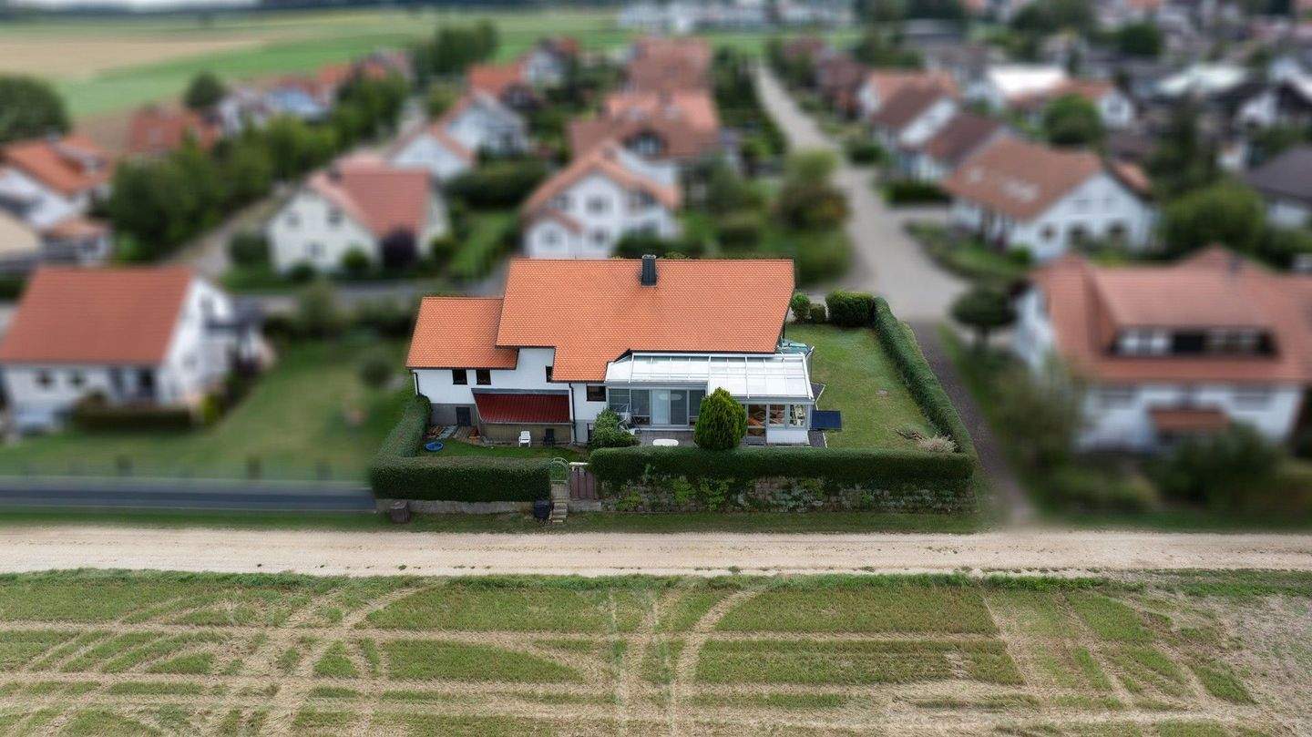 Ein/ Zweifamilienhaus mit Einliegerwohnung in traumhafter Lage – Laichingen – Bild 1 von 9