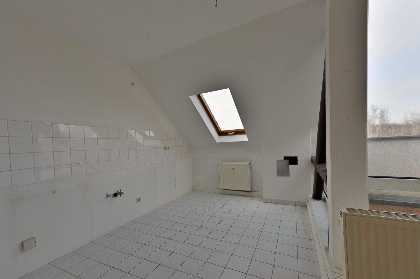 Besondere Dachgeschosswohnung in Chemnitz mit Balkon und toller, heller Küche zu vermieten – Chemnitz – Vorschaubild 3
