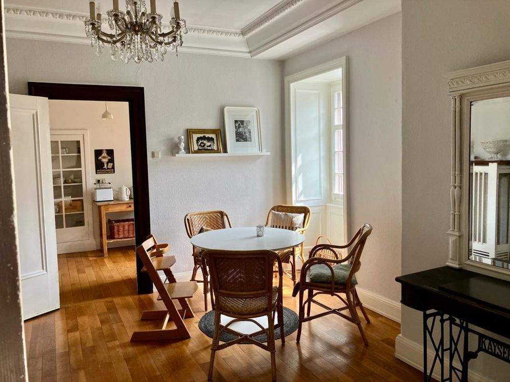 Außergewöhnliche Wohnung in herrschaftlicher Villa am Staden