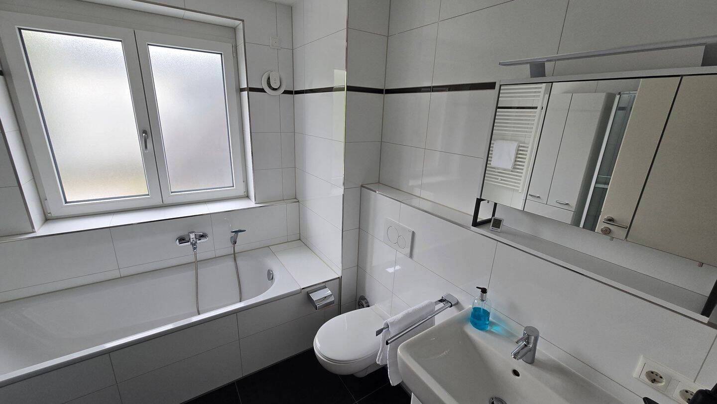 Charmante 2Zi. + Studio, SW-Loggia, Lift, Tageslichtbad, sehr gute Infrastrukutur! – München – Vorschaubild 9