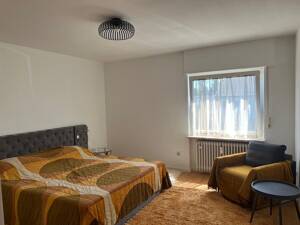 Renovierte teilmöblierte 4 Zimmerwohnung befristet auf 2 Jahre zu vermieten! – 70619 Stuttgart – Vorschaubild 2