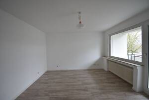 Ruhiges Wohnen! Renovierte 2-Zimmer-Wohnung mit Balkon