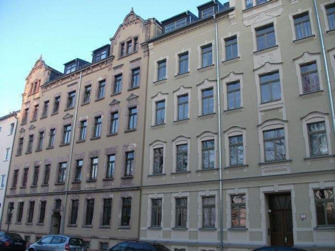 Agnesstr. * EBK, Wanne und Laminat...2-Raum-DG-Whg...schick saniert * – Chemnitz – Vorschaubild 2