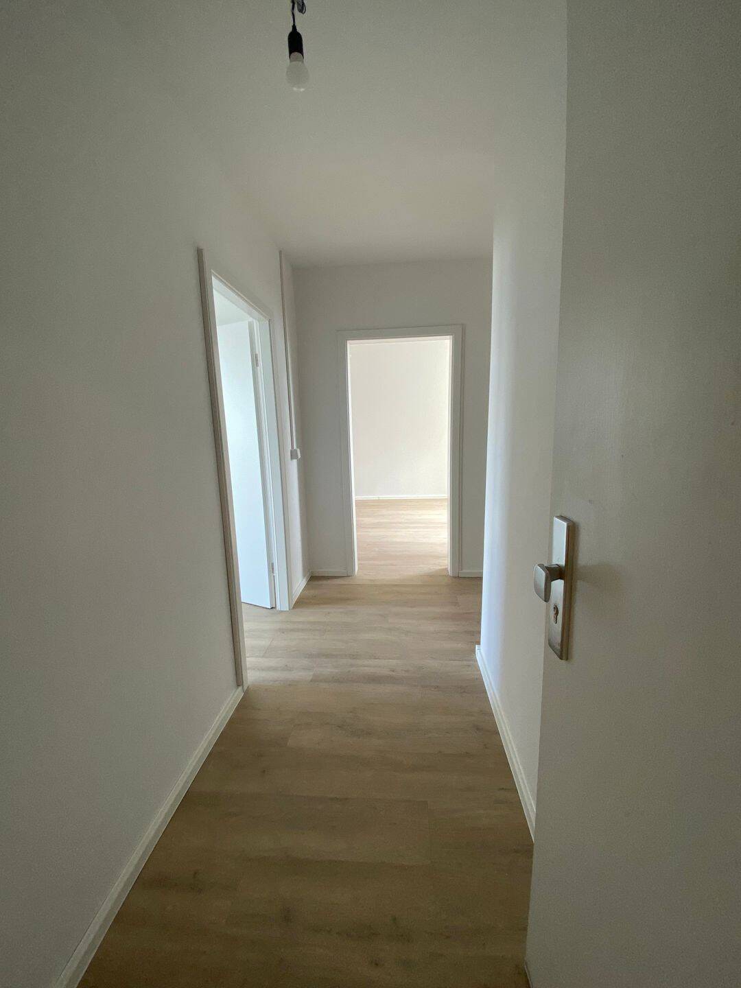 Willkommen in Ihrem neuen Zuhause: 3-Zi.-Wohnung mit Balkon – Berlin – Vorschaubild 2
