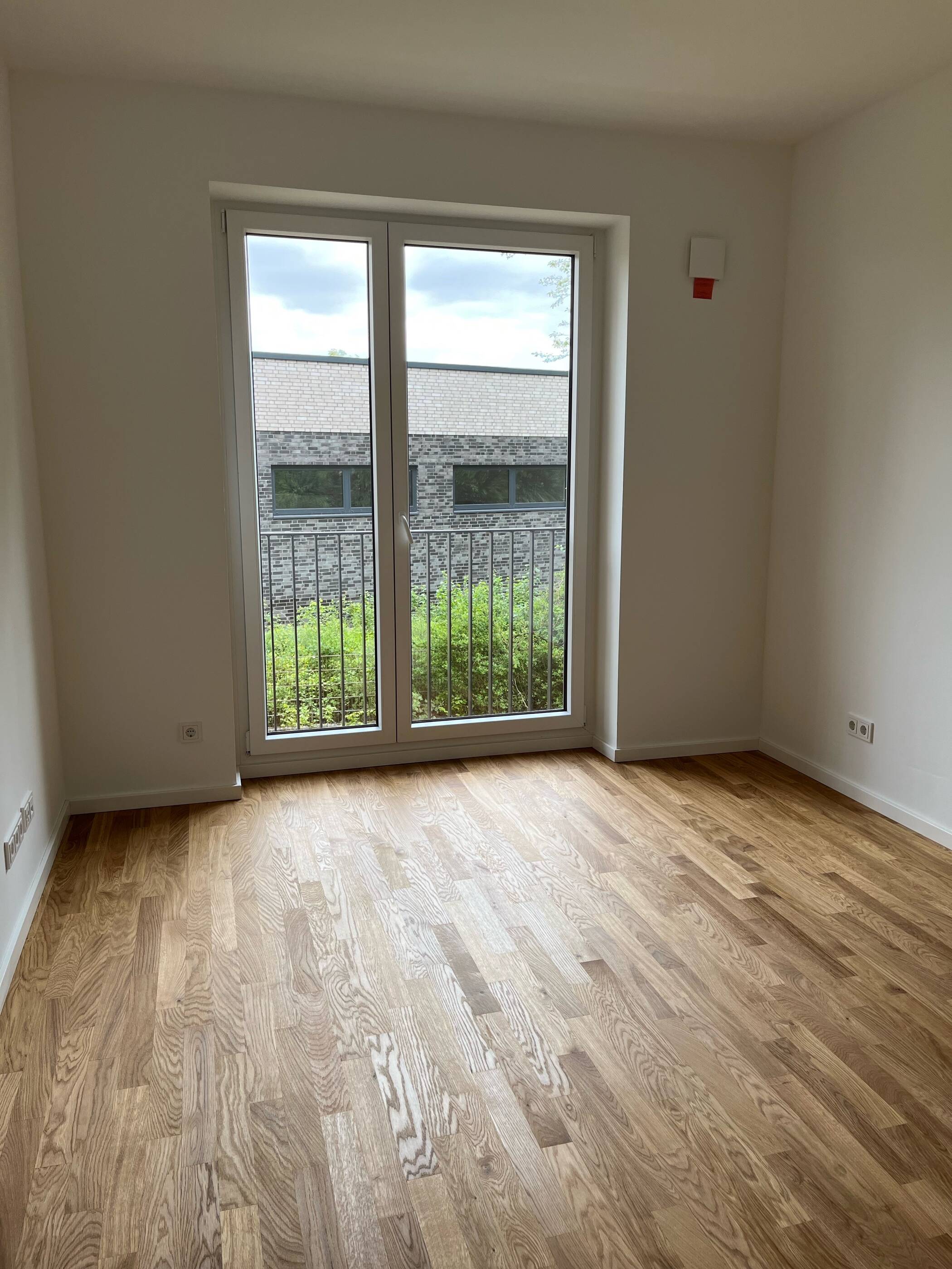 2 Zi.-Wohnung mit Parkett, gr. Balkon, BJ2023 – Hamburg – Vorschaubild 3