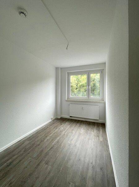 Schöne 4-Zimmer-Wohnung in Jena-Lobeda ab August verfügbar! – Jena – Vorschaubild 7