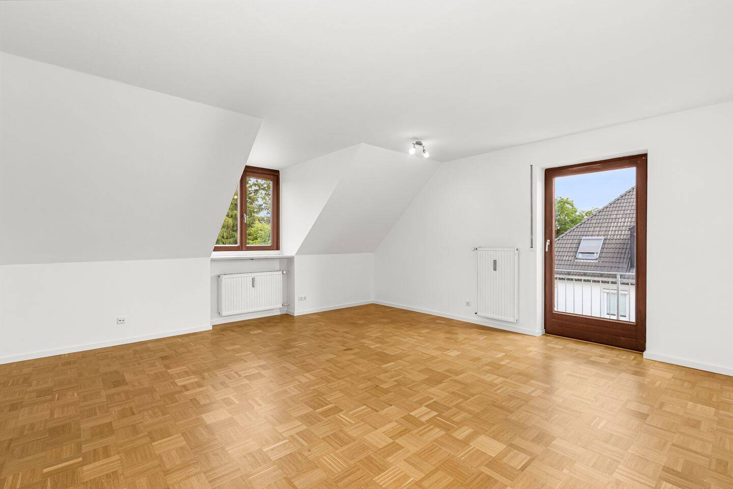 Gepflegte Dachgeschosswohnung in ruhiger Lage | 500m zur Würm & Pasinger Stadtpark