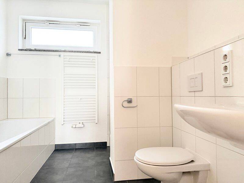 Sonnenverwöhnte Erdgeschosswohnung mit Terrasse, moderner Einbauküche & Tageslichtbad – Darmstadt – Vorschaubild 9