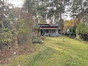 Nur wenige Schritte zum Kleinen Müggelsee - ca. 400qm Baugrundstück mit einer kleinen Doppelhaushälfte