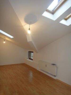 Charmante, gemütliche 2,5-Zimmer-Altbau-DG-Wohnung in Rheinnähe für junge Leute – 47119 Duisburg – Vorschaubild 5