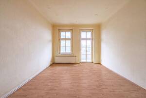 Solide 2-Zimmer-Wohnung mit Süd-Loggia im Vorderhaus, Wertpotenzial - besichtigen und entdecken