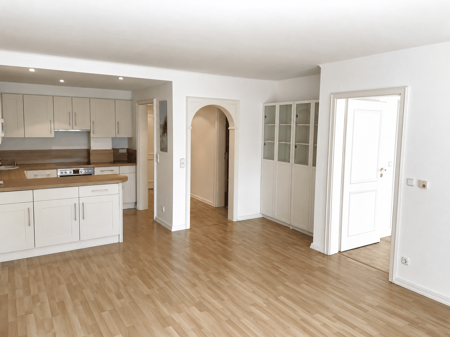 Exklusive Single-Terrassenwohnung mit Designküche, Tischlereinbauten, Fußbodenheizung und Tiefgaragenstellplatz – Hamburg – Vorschaubild 7