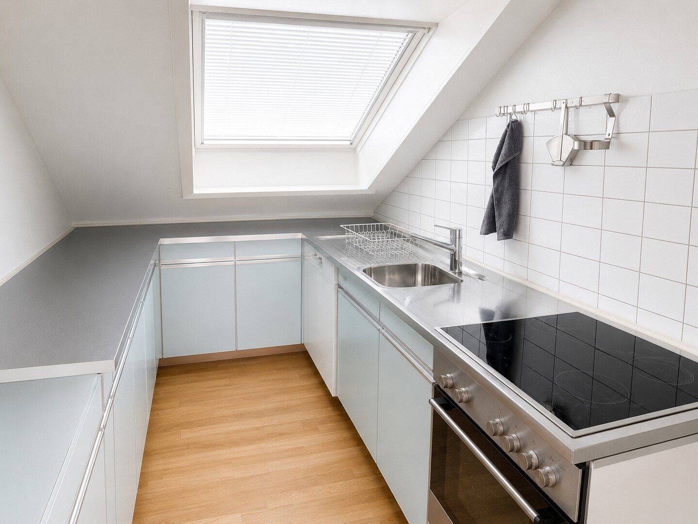 Helle, sanierte 3-Zi DG Wohnung mit Balkon in ruhiger Wohnlage – Stuttgart – Vorschaubild 6
