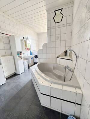 Großzügig aufgeteilte, lichtdurchflutete 3-Raum-Maisonette-Wohnung ! – 99086 Erfurt – Vorschaubild 6