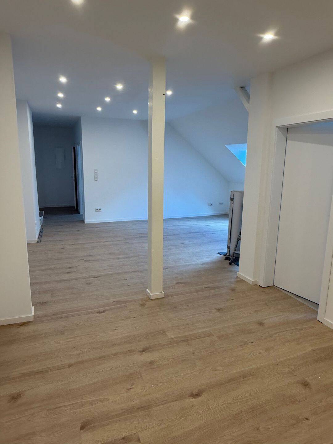 ERSTBEZUG!! Schöne & helle 3 ZKB Maisonette- Wohnung in 66121 zu vermieten – Saarbrücken – Vorschaubild 4