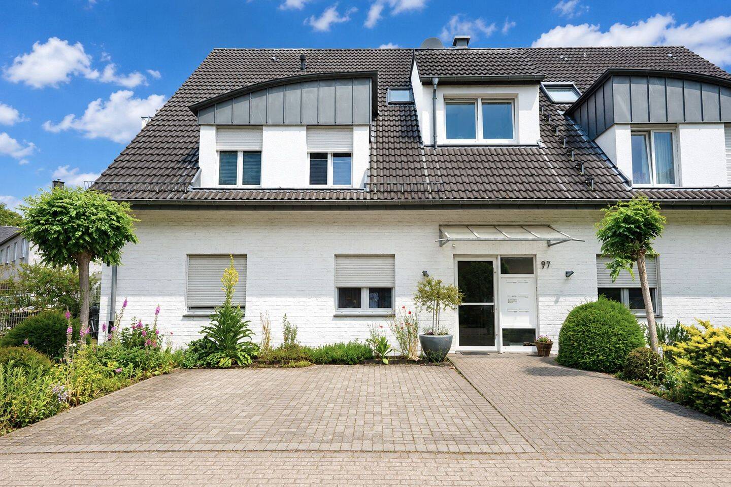 Tönisvorst / Forstwald! Attraktive Erdgeschosswohnung mit eigenem Garten, Einzelgarage und Aufzug! – Tönisvorst – Vorschaubild 2