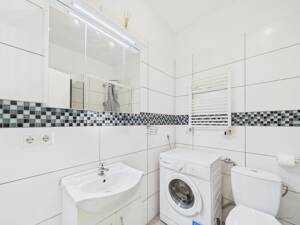 Charmante Altbauwohnung in Berlin: 3 Zimmer, offene Küche, lichtdurchflutet – 10553 Berlin – Vorschaubild 8