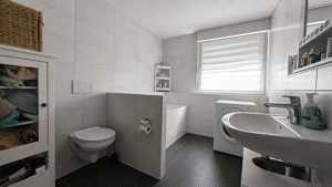 3 Zimmer mit Loggia und Garage 4,5 % Rendite p.A. oder Eigenbedarf – 50767 Köln – Vorschaubild 4