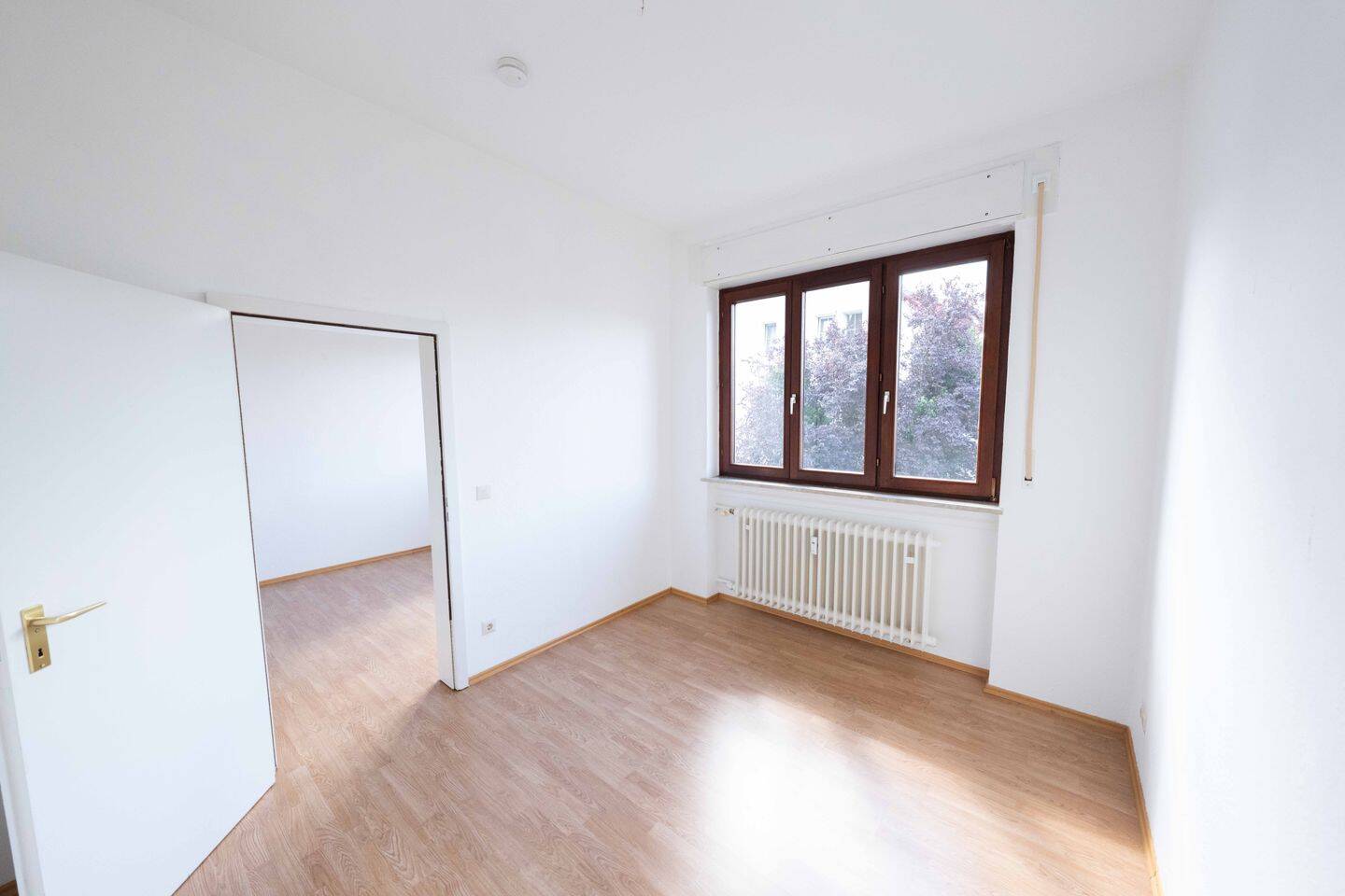großzügig geschnittene, zentral gelegene 5 Zimmer, K-B-B, Eigentumswohnung, mit PKW- Stellplatz im Carport in Heidelberg-Handschuhsheim, – Heidelberg – Vorschaubild 9