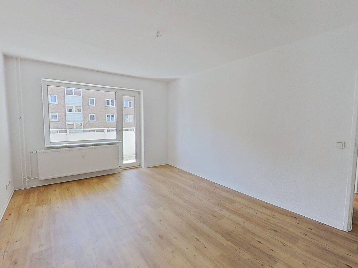 Moderne 2-Zimmer-Wohnung mit BALKON, EBK und viel Lichteinfall