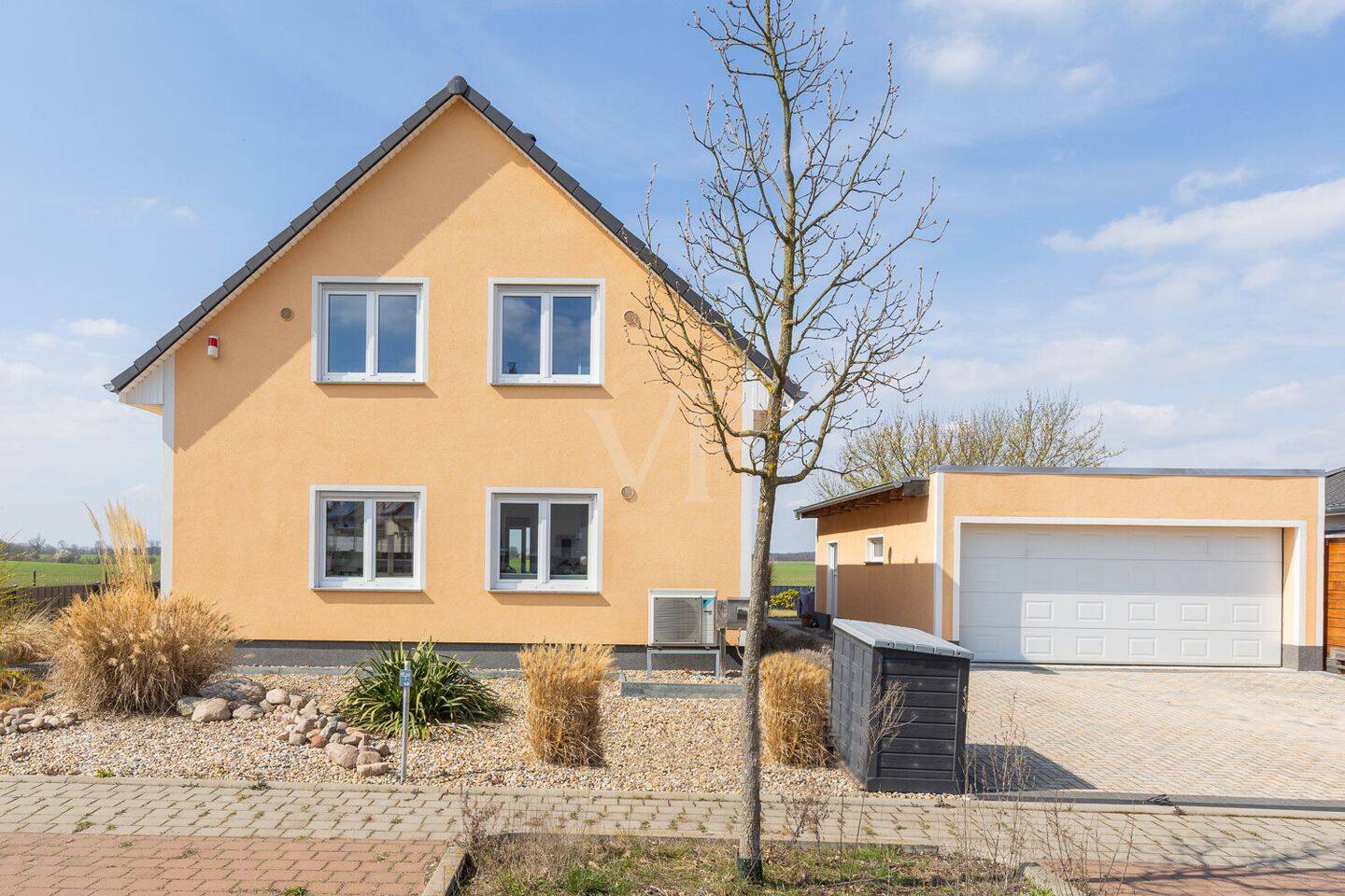 Modernes Massivhaus in Feldrandlage - traumhafter Weitblick, Doppelgarage und A+ Energieeffizienz – Mittenwalde – Vorschaubild 3