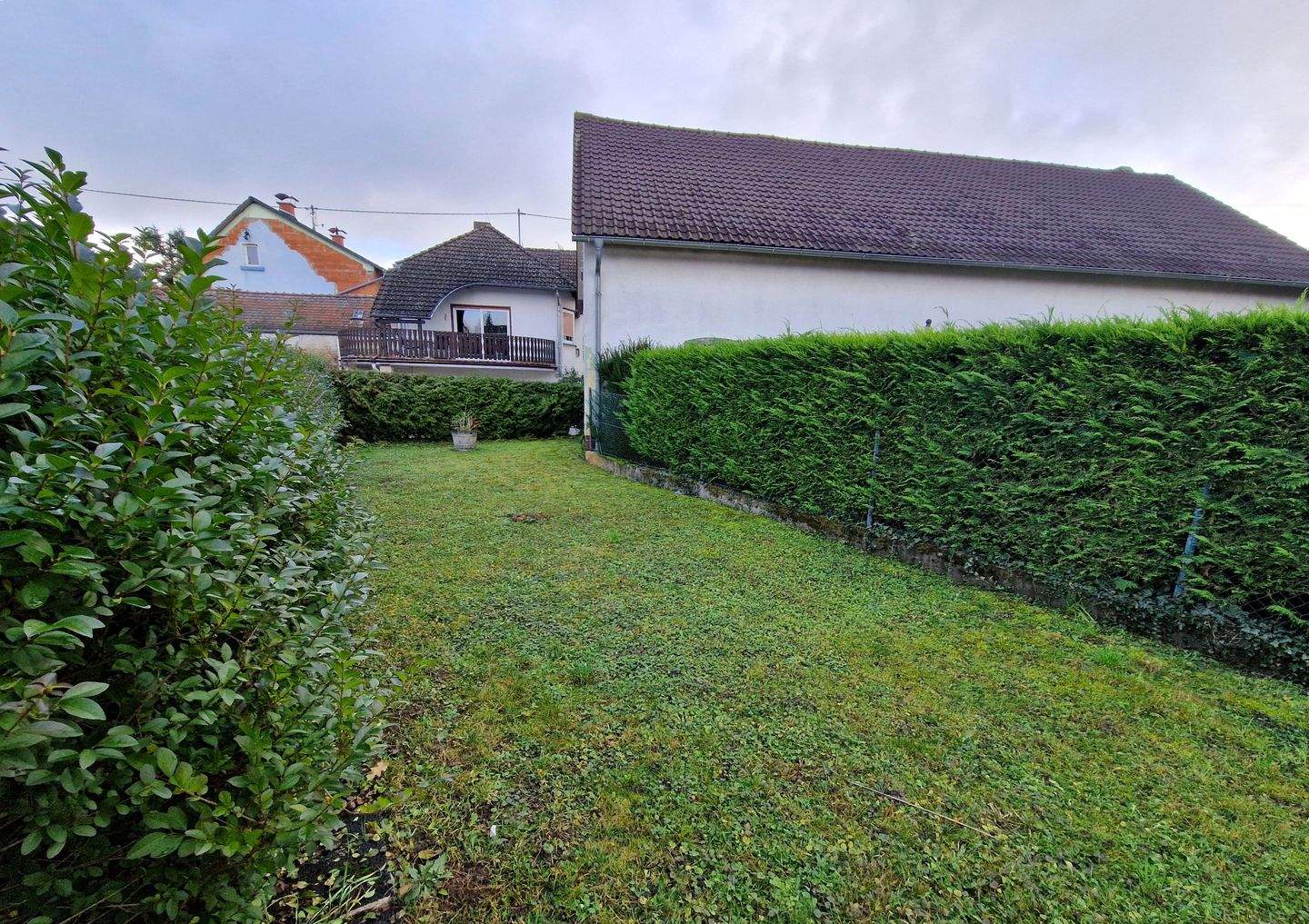 Charmante modernisierte Doppelhaushälfte mit Gartengrundstück und Garage – Frankfurt am Main – Vorschaubild 2