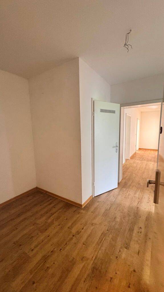 * Ab sofort frei ! * Barrierefreie + renovierte 3- Raum- ETW mit eigenem Garten ! Provisiosnfrei ! – Düsseldorf – Vorschaubild 7