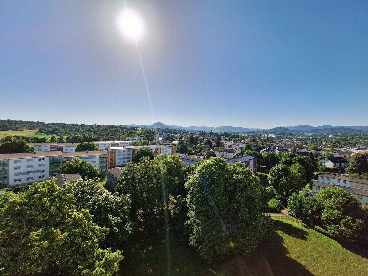 Sonnige 2-Zimmer-Wohnung mit sensationeller Aussicht und Garagenbox – 72770 Reutlingen – Bild 1 von 9