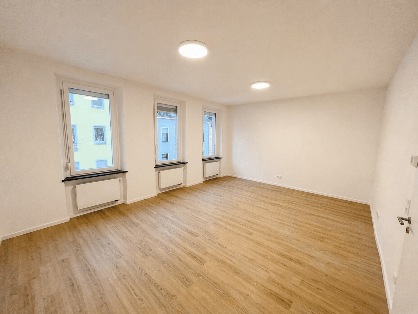 Exklusiver Wohntraum in historischem Glanz: Hochwertig kernsanierte Altbau-Eigentumswohnung – Nürnberg – Bild 1 von 7