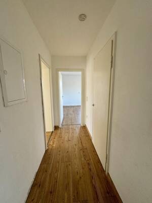ACHTUNG SOMMERAKTION !KAPITALANLAGE! 2- Raum-Wohnung | Ruhige Lage | Balkon-Provisonsfrei! – 40589 Düsseldorf – Vorschaubild 3