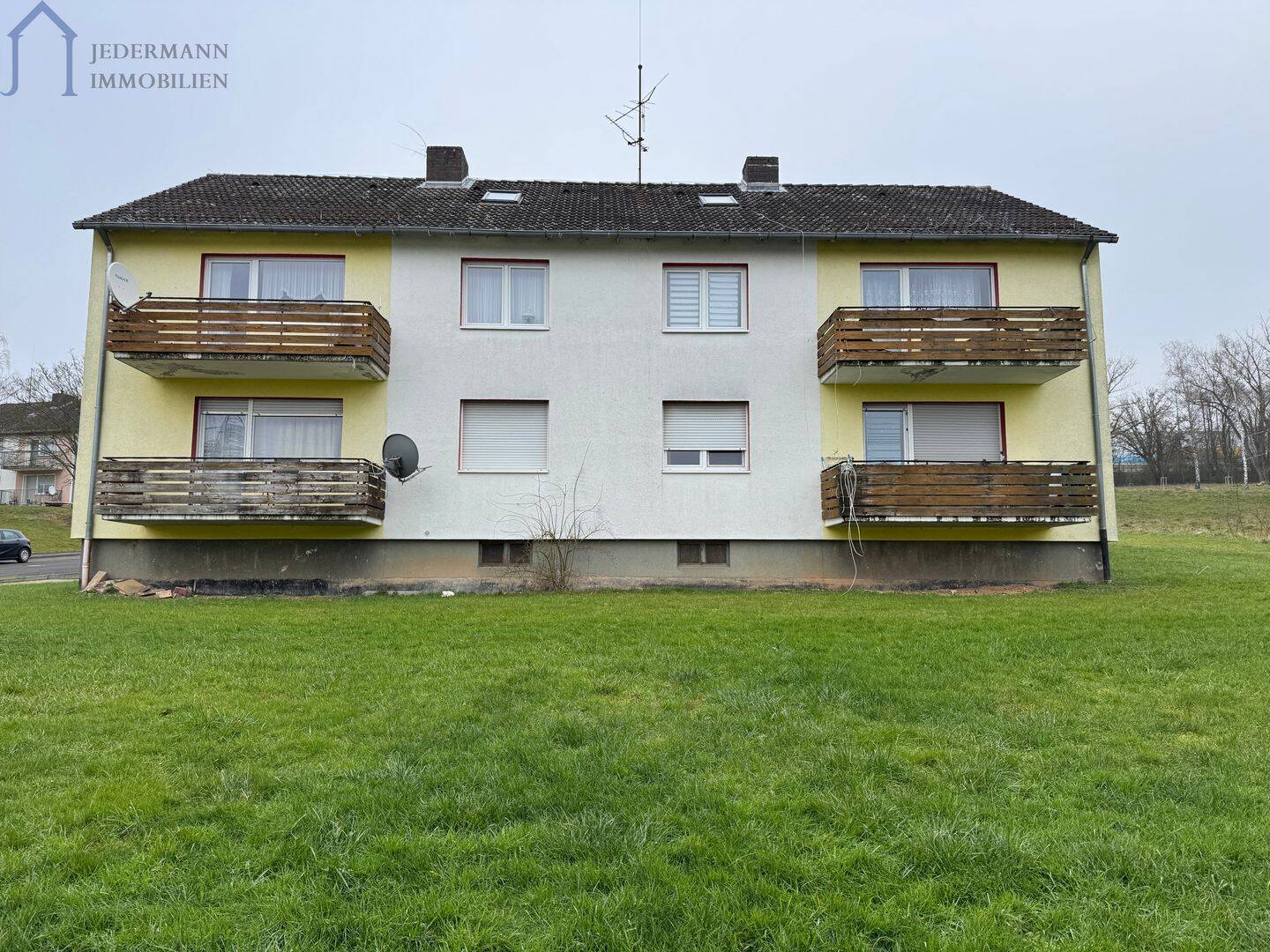 Mehrfamilienhaus auf dem einen, Baulücke auf dem anderen Grundstück! – Bad Hersfeld – Bild 1 von 9