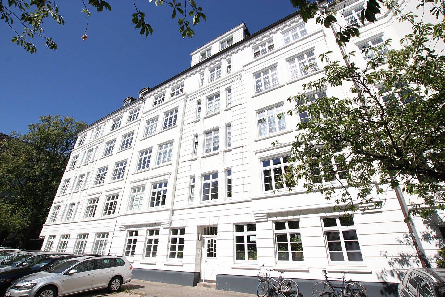 DREAMHOUSE Immobilien: Attraktiver Dachgeschossausbau mit großzügigem Grundriss – Hamburg – Bild 1 von 9