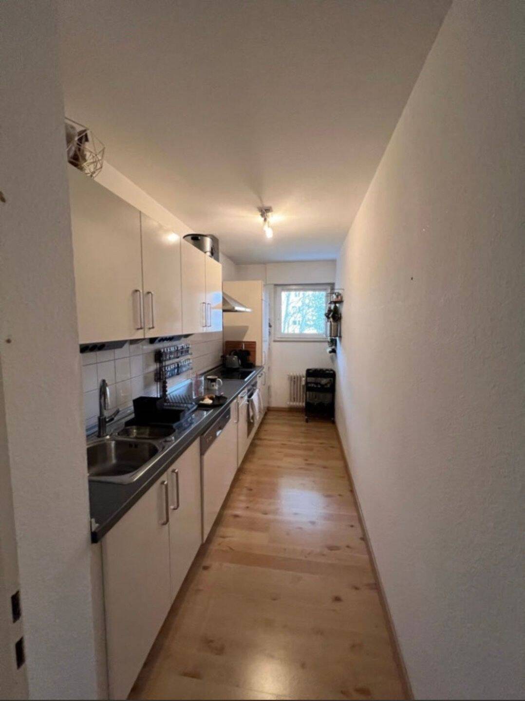 Zwischenmiete: voll ausgestattet und stylisch eingerichtete 2 Zimmer Wohnung mit Balkon – Karlsruhe – Vorschaubild 3