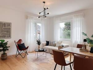 Frankfurt vor der Haustür: hochwertige 91-m²-Wohnung mit Balkon im stilvollen 3-Parteien-Haus