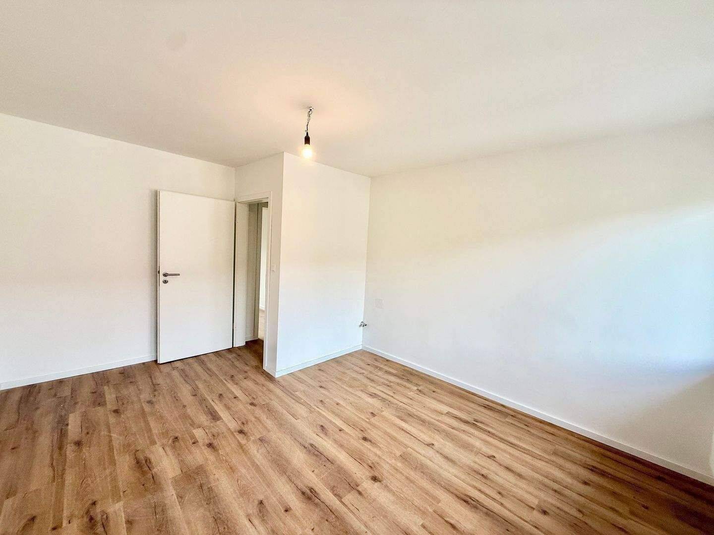 Ideal geeignet für 2-er WG! Freie & helle 2-Zimmer-Wohnung im 2.OG in nettem MFH direkt an der TH – Nürnberg – Vorschaubild 2